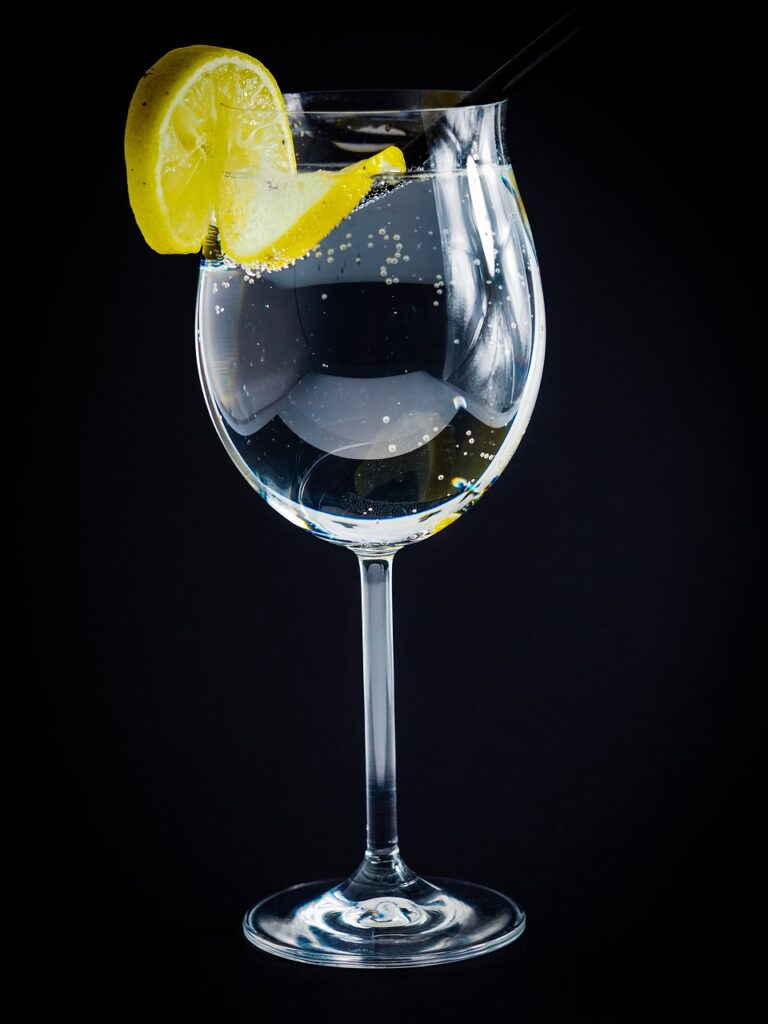 wine glass, lemon, water bubbles-956258.jpg